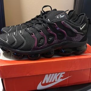 Nike Air VaporMax Plus Black Noble Red